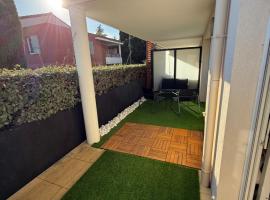 Appartement à Frejus avec piscine et terrasse，位于弗雷瑞斯的酒店