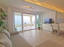 Apartment with a sea View No 10, first row by the sea, Beach house Ana，位于杜埃的酒店