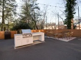 Feel Like at Home From Arlington in This Stylish Apt