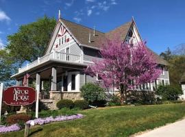 Astor House，位于绿湾的带热水浴缸的酒店