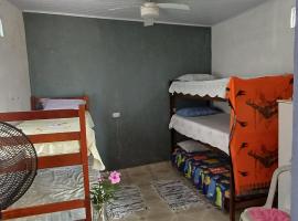VAL's Hostel，位于瓜鲁雅的酒店