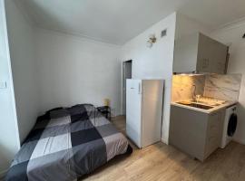 Studio Cosy 1 Chambre Proche Paris & Versailles，位于莱洛吉斯朱奥萨斯的酒店