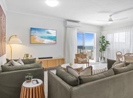 Stylish 3-Bed Apartment in Coastal Redcliffe，位于雷德克利夫的酒店