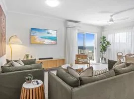 Stylish 3-Bed Apartment in Coastal Redcliffe