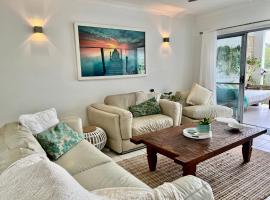 Tropical resort vibes - Northern beaches Cairns，位于三一海滩的酒店