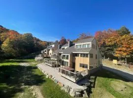 Trailside Village #6 - Slopeside 3BR 2BA, Hot Tub, Sauna, Ski In Ski Out on Great Eastern