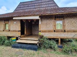 Kebun Teduh Sukaharja Cijeruk Bogor，位于Palasari的酒店