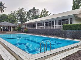 RedDoorz Resort at Tridaya Cisarua Puncak，位于Kopo 2的酒店