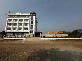 Hotel Kushala Grand, Dombivali，位于Mangrul的酒店
