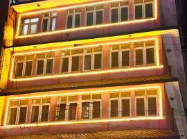 Om Mandakini Hotel，位于加德满都特里布万国际机场 - KTM附近的酒店