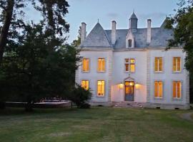 B&B Chateau La Séchère，位于Usson-du-Poitou的酒店