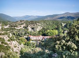 Les Pyrénées - le Grand Hôtel & le Château，位于莫利的酒店