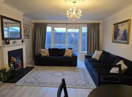 Dublin - 3 Bedroom Cosy Home - Sleeps Max 7