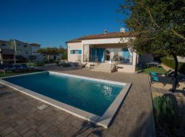 Casa Kamber with pool，位于Tinj的酒店