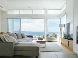 Oceanview Escape - Luxury New 5-Bedroom Home，位于Surf Beach的酒店