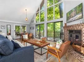 Mountain Views w Fire Pit Deck Grill & Amenities