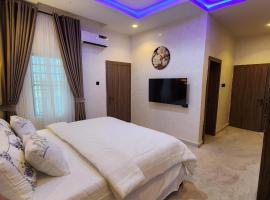 Silver Gate Hotel and Suites，位于Aremu的酒店