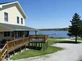 'Northside' Cottage w screened in porch