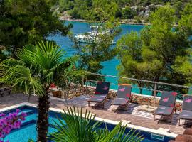 Hidden Heaven Private Resort - Heated Pool，位于米欧纳的酒店