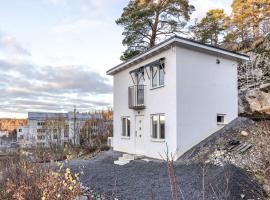 Eget litet hus i Rönninge，位于Rönninge的酒店