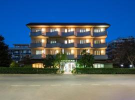 Hotel Parco dei Pini - 100mt dal Mare，位于福洛尼卡的酒店