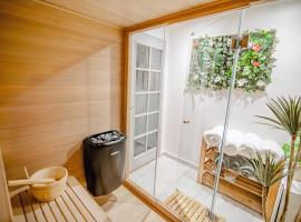 Modern Central Luxury Home with Hot Tub Sauna 11PPL，位于谢菲尔德的酒店