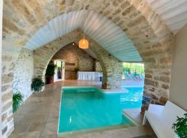 Les Caselles, Gîte et Chambre d'hôtes，位于Saint-Beauzély的酒店