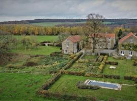 Ferme de l'Airbois - Gite des Ecuries 12pers，位于Yvoir的酒店