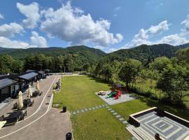 Holiday Village Tarcau，位于Tarcău的酒店