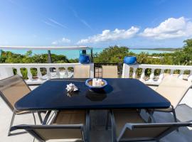 Waterside Home, Shaded Whirlpool Spa, Outdoor Dining, Smart TV, Amazon Prime