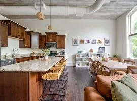 Relaxing Downtown Loft in the Heart of Macon