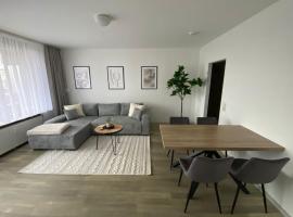 Fewo Taunusblick mit Pool，位于兰施泰因的酒店
