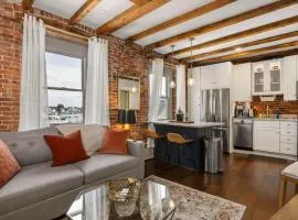 Tugboat Vista 2 Bedroom Downtown Portsmouth