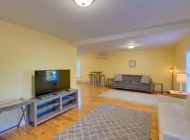 Walk to Sorrento Town Dock: Pet-Friendly Apartment