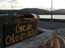 Óstán Oileán Acla，位于Achill SoundKildamhnait Castle附近的酒店