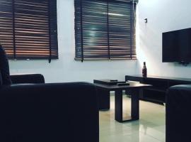 3D SUITES N LOUNGe，位于Egbelu的酒店
