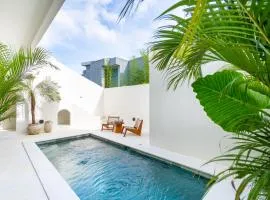 Tropical Chic Villa with Pool and Rooftop Canggu Area