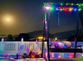 Hotel White House - A Family Homestay，位于布什格尔的酒店