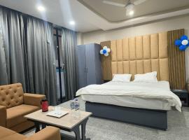 Hotel Ganesha - residential，位于穆扎夫法尔普尔的酒店