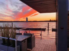 Hausboot Fjord Dory mit Biosauna in Schleswig，位于石勒苏益格的船屋