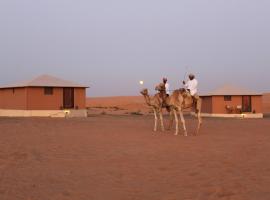 Silent Dunes Camp，位于Ḩawīyah的露营地