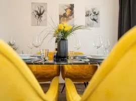 Luxx Home MM, Airport - Parkplatz - Küche - Balkon