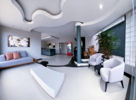 Salinas House Hotel - Antigo Valley Hills Hotel，位于萨利纳斯的酒店
