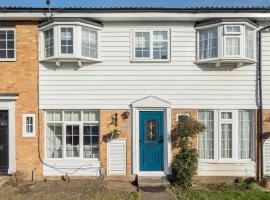 Pass the Keys Stylish Family Friendly 3 Bed Home in Borehamwood，位于博勒姆伍德的酒店