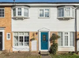 Pass the Keys Stylish Family Friendly 3 Bed Home in Borehamwood