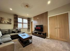 2 Bedroom by Central Serviced Apartments - Monifieth - Sleeps 4 - Modern & Unique - Smart TV & WiFi - Fully Equipped Kitchen - Spacious，位于Monifieth的酒店