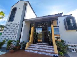 อยู่สบายวิลล่า ยโสธร，位于Yasothon的带停车场的酒店