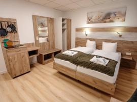 Sonnenschein Hotel & Apartments，位于海尔巴德海利根斯塔特的酒店