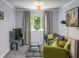 Modern & Cozy 1BR Apartment in Crawely Easy Access to Gatwick & Town