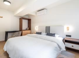 Old Town Apartments by Olala Homes，位于布加勒斯特的酒店